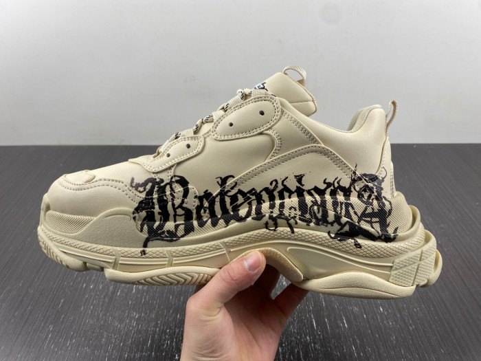 blcg sneaker triple.s.gomma beige letters