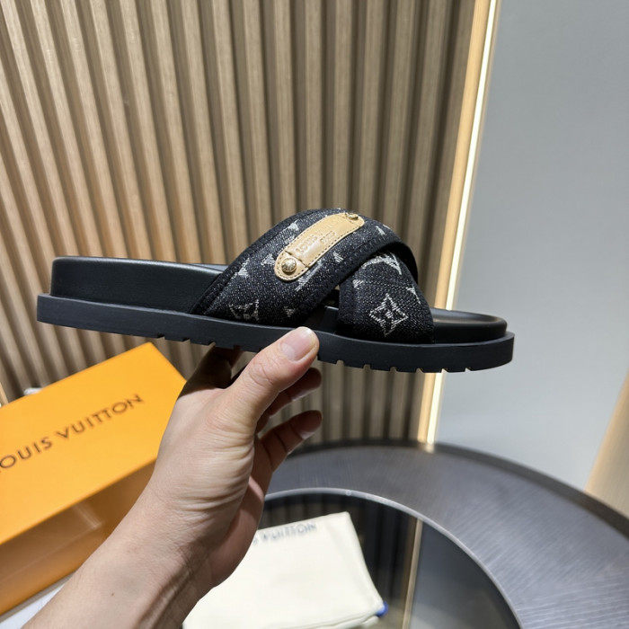 LV SANDALS