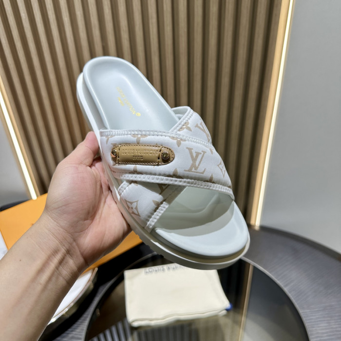 LV SANDALS
