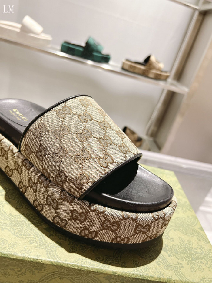 GUCC SANDALS