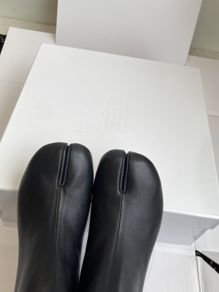 ma*s*n Ma*i*la tabi shoes