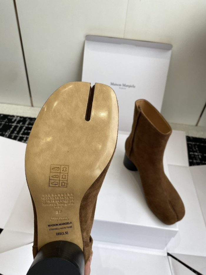 ma*s*n Ma*i*la tabi shoes