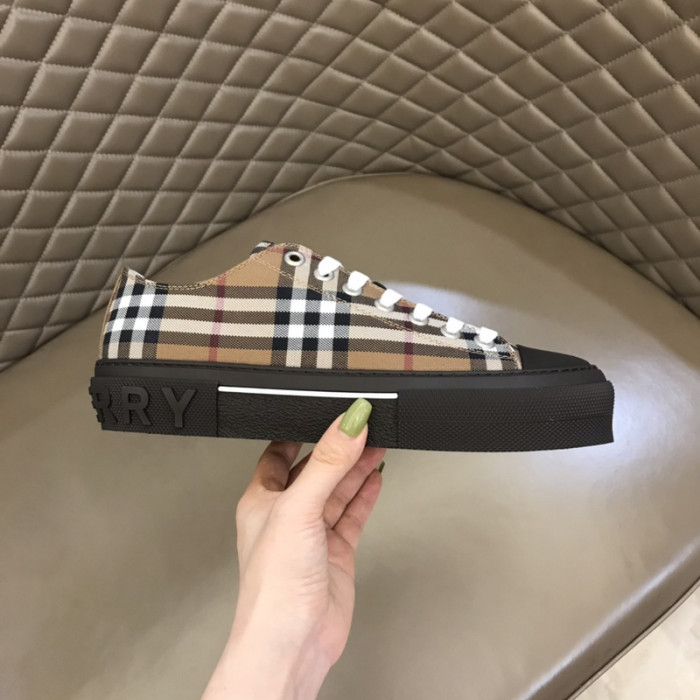 Burberry-Vintage Sneaker