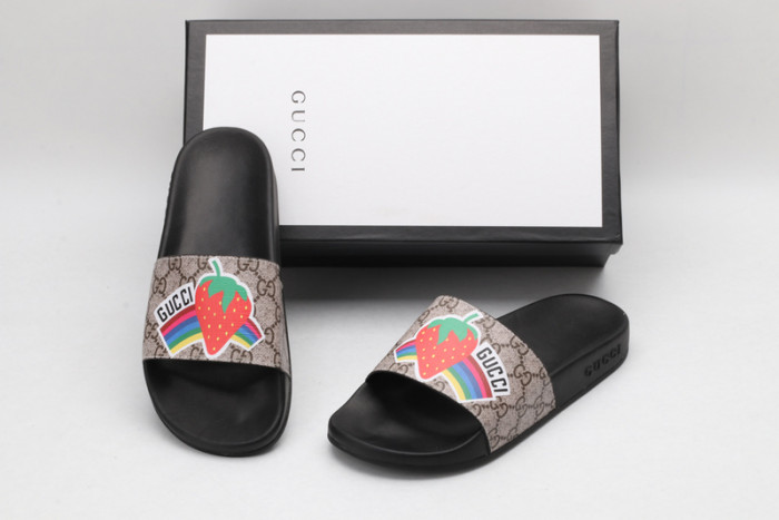 G*u*i sandals