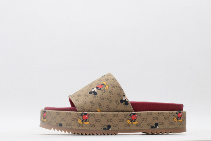 G*u*i sandals