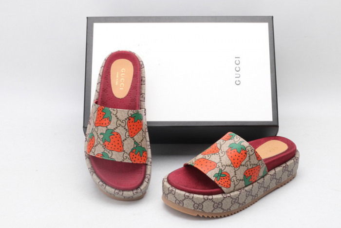 G*u*i sandals