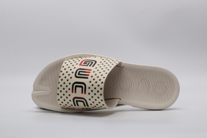 G*u*i sandals