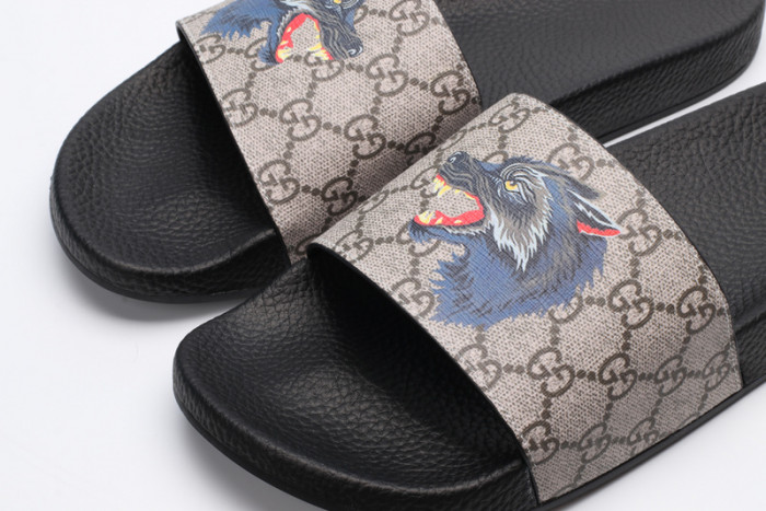 G*u*i sandals