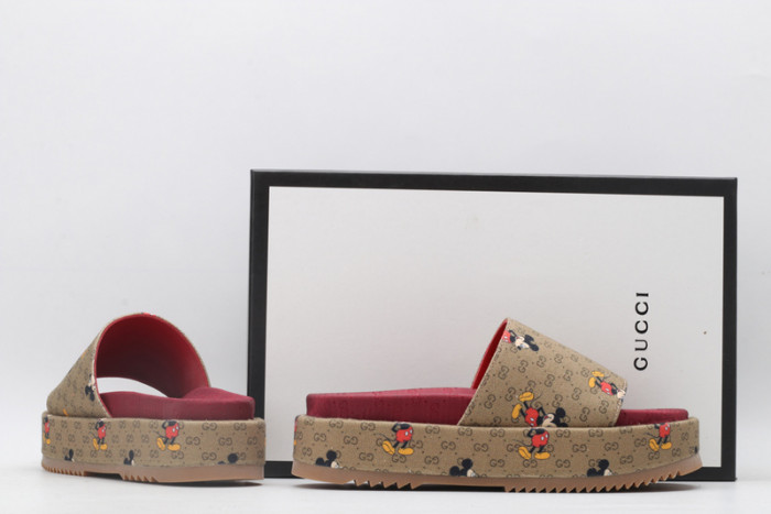 G*u*i sandals