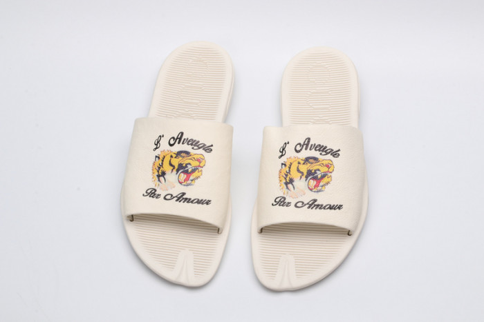 G*u*i sandals
