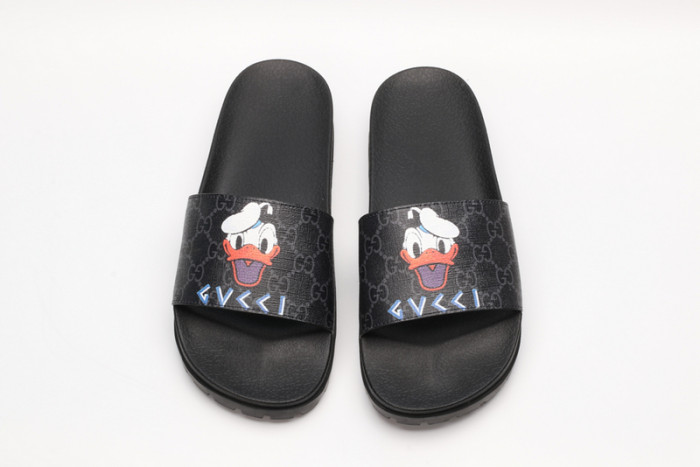 G*u*i sandals