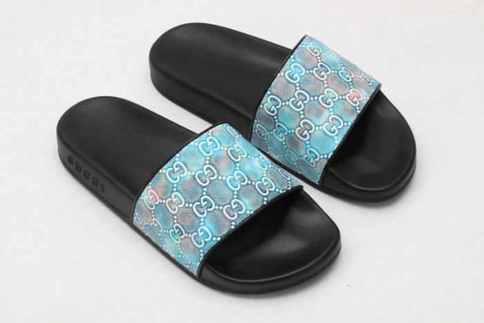 G*u*i sandals