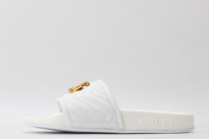 G*u*i sandals