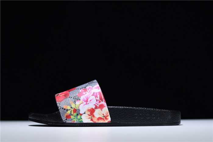 G*u*i sandals